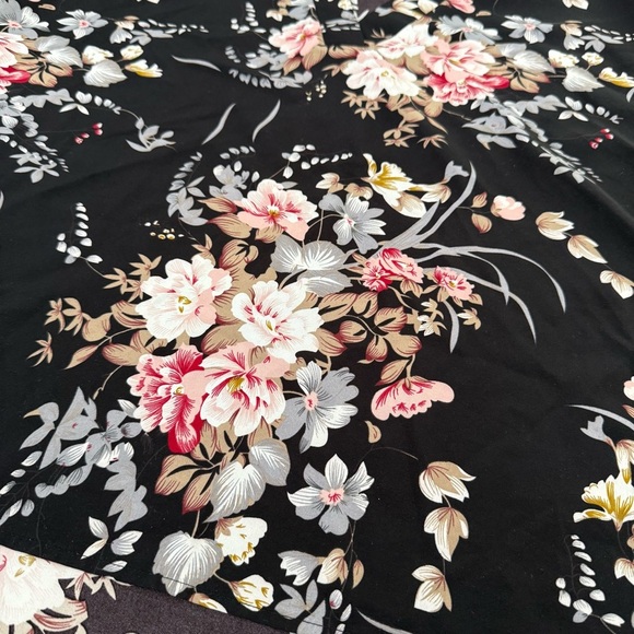 Women’s SHEIN Curve Floral Print High Low V-Neck Cap Sleeve Top Plus Size 1XL - Picture 7 of 16